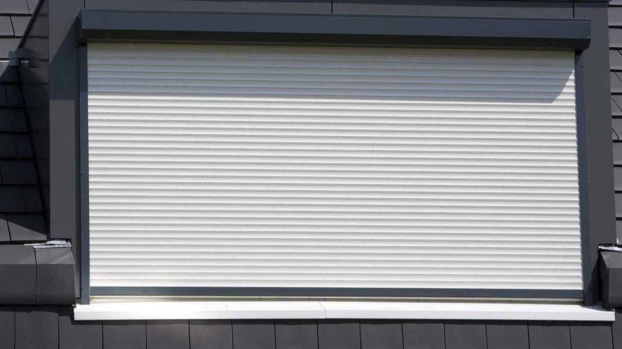 Volet roulant installé sur une façade - Azur Volet Roulant 06 dans les Alpes-Maritimes